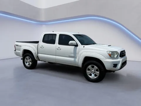 White 2015 TOYOTA TACOMA BASE for sale in Alcoa, TN
