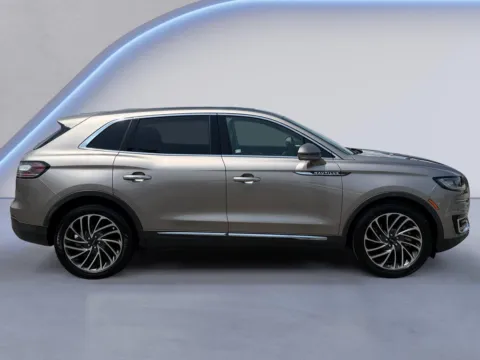 Photos of 2019 Lincoln Nautilus Reserve for sale in Alcoa, TN at Twin City Auto Center