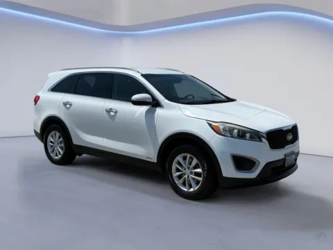 White 2017 Kia Sorento LX for sale in Alcoa, TN