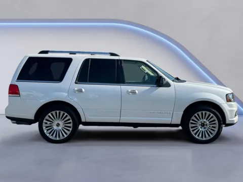Photos of 2017 Lincoln Navigator Reserve for sale in Alcoa, TN at Twin City Auto Center