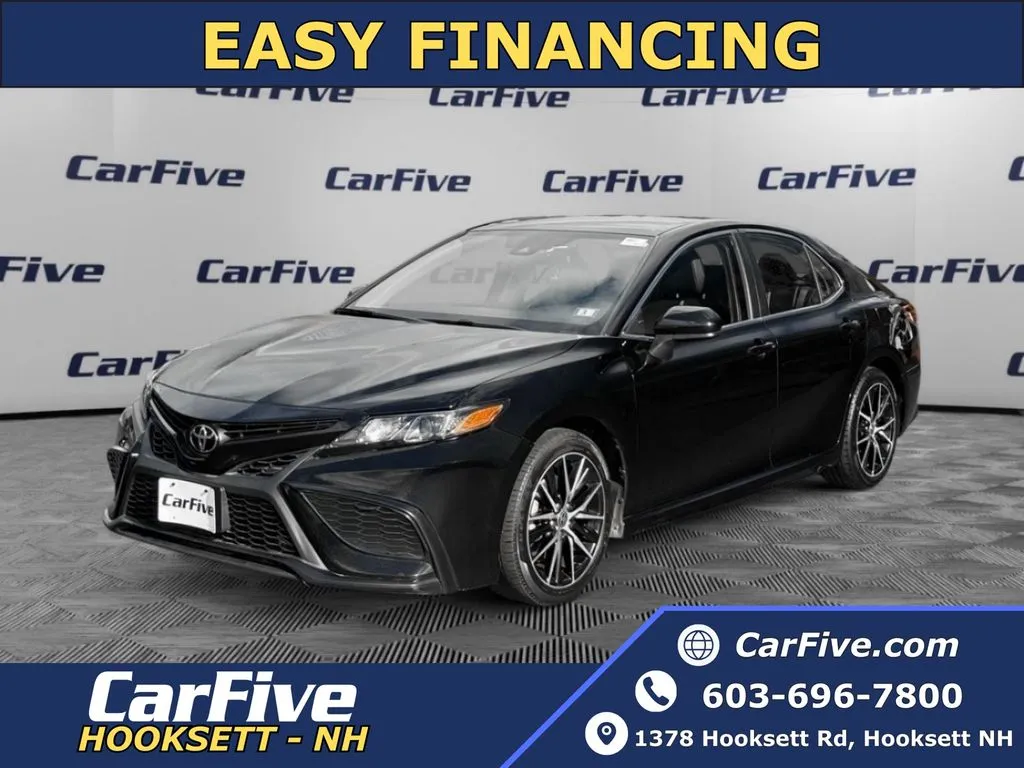 2021 Toyota Camry SE's photo