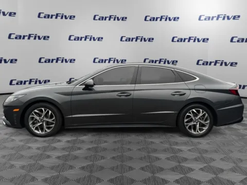 Photos of 2023 Hyundai Sonata SEL for sale in Hooksett, NH at CarFive Hooksett, NH