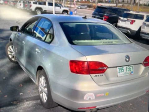 More photos of 2011 Volkswagen Jetta 2.5L SE at CarFive Hooksett, NH, NH