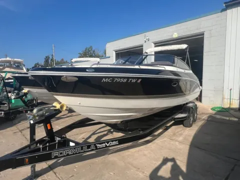 Photos of 2015 Formula 270 Bowrider for sale in Charlevoix, MI at Dry Harbour Marine