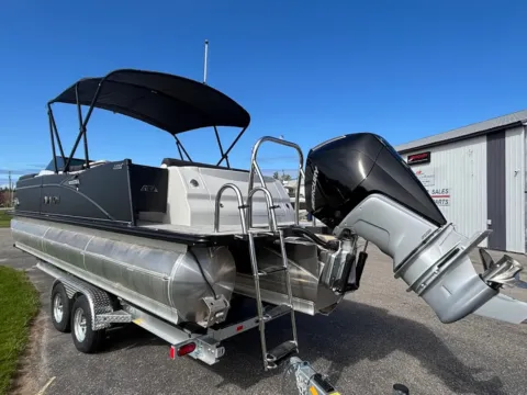 Photos of 2025 Avalon Catalina Platinum Elite Windshield 2585 for sale in Charlevoix, MI at Dry Harbour Marine