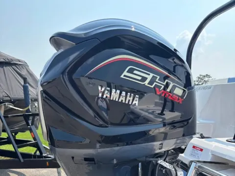 More photos of 2026 Robalo 202 Explorer at Dry Harbour Marine, MI