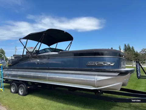 2025 Avalon Catalina Platinum Quad Lounge Shift 2785 for sale in Charlevoix, MI