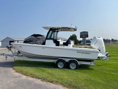 More photos of 2023 Everglades 253 Center Console at Dry Harbour Marine, MI
