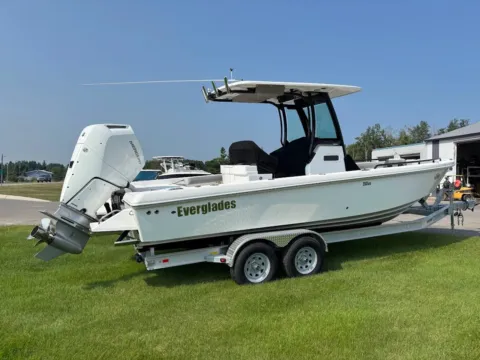 Photos of 2023 Everglades 253 Center Console for sale in Charlevoix, MI at Dry Harbour Marine