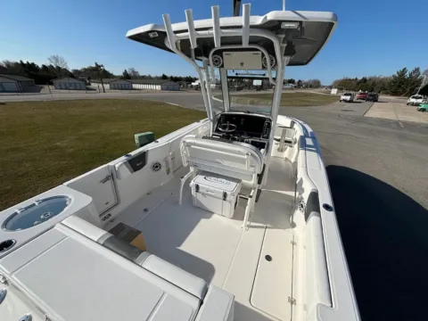 More photos of 2026 Robalo R250 at Dry Harbour Marine, MI