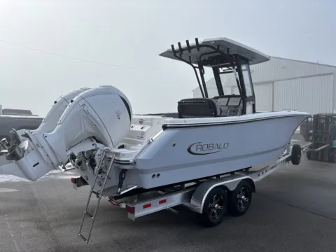 More photos of 2026 Robalo R250 at Dry Harbour Marine, MI