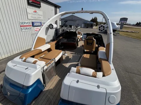 More photos of 2025 Avalon Excalibur Quad Lounge 2785 at Dry Harbour Marine, MI