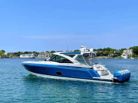More photos of 2019 Formula 430 Super Sport Crossover at Dry Harbour Marine, MI