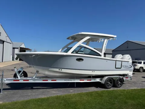 2025 Robalo R257 Dual Console for sale in Charlevoix, MI