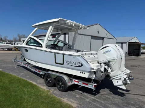 Photos of 2025 Robalo R257 Dual Console for sale in Charlevoix, MI at Dry Harbour Marine