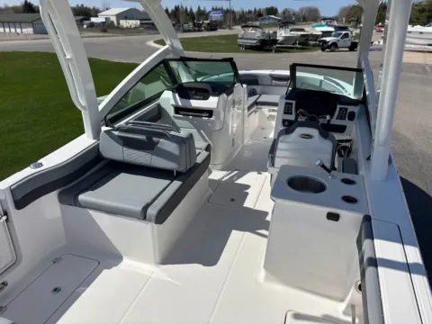 More photos of 2025 Robalo R257 Dual Console at Dry Harbour Marine, MI