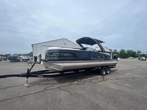 More photos of 2022 Avalon Excalibur 27 Twin Quad Lounge at Dry Harbour Marine, MI