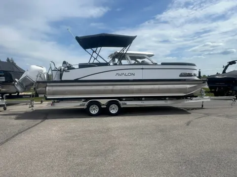 2025 Avalon Catalina Platinum Quad Lounge Shift 2585 for sale in Charlevoix, MI