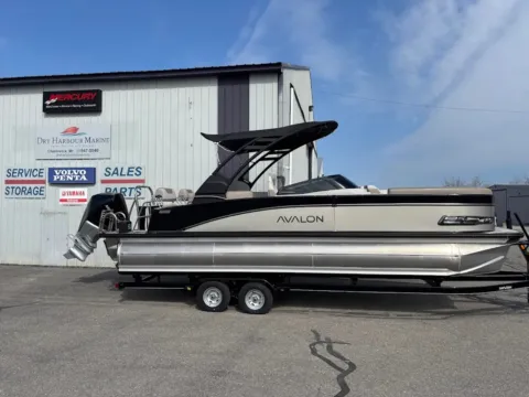 2025 Avalon Catalina Platinum Quad Lounge Shift Windshield 2585 for sale in Charlevoix, MI