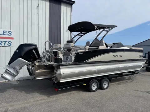 Photos of 2025 Avalon Catalina Platinum Quad Lounge Shift Windshield 2585 for sale in Charlevoix, MI at Dry Harbour Marine