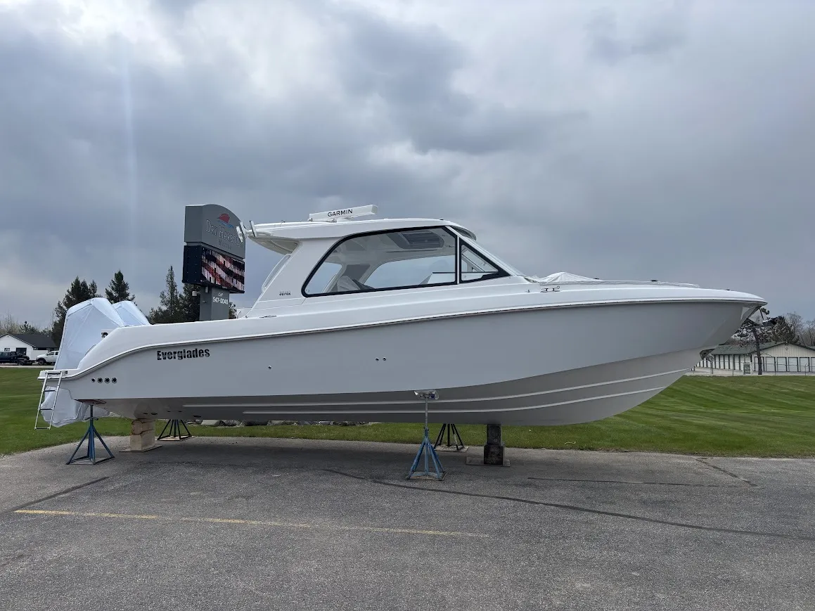 2026 Everglades 367CX for sale in Charlevoix, MI
