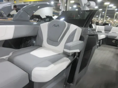More photos of 2025 Avalon Excalibur Elite Windshield Twin 500R at Dry Harbour Marine, MI