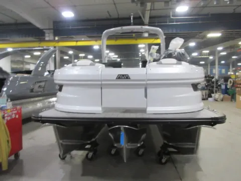 More photos of 2025 Avalon Excalibur Elite Windshield Twin 500R at Dry Harbour Marine, MI