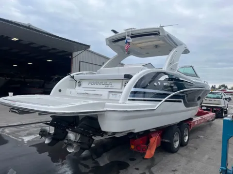 More photos of 2020 Formula 350 Crossover Bowrider at Dry Harbour Marine, MI