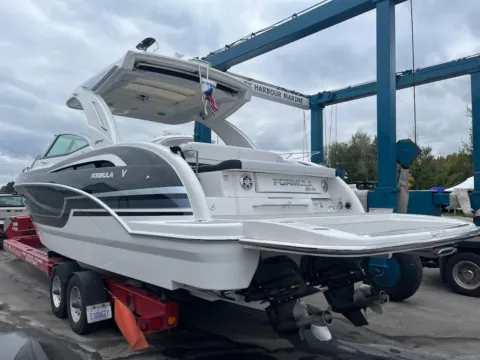 Photos of 2020 Formula 350 Crossover Bowrider for sale in Charlevoix, MI at Dry Harbour Marine