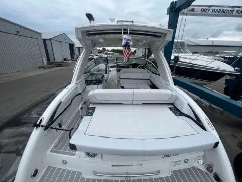 More photos of 2020 Formula 350 Crossover Bowrider at Dry Harbour Marine, MI