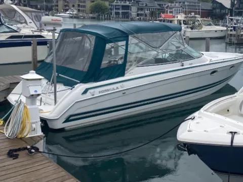 Photos of 1998 Formula 330 Sun Sport for sale in Charlevoix, MI at Dry Harbour Marine