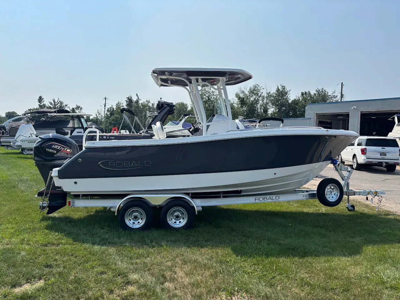 2026 Robalo R230