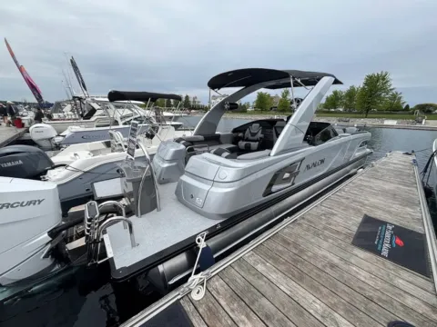 More photos of 2025 Avalon Excalibur Quad Lounge Windshield 2785 at Dry Harbour Marine, MI