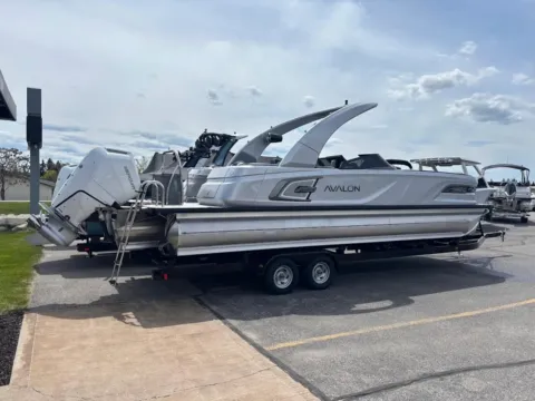 Photos of 2025 Avalon Excalibur Quad Lounge Windshield 2785 for sale in Charlevoix, MI at Dry Harbour Marine