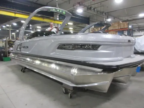 More photos of 2025 Avalon Excalibur Quad Lounge Windshield 2785 at Dry Harbour Marine, MI