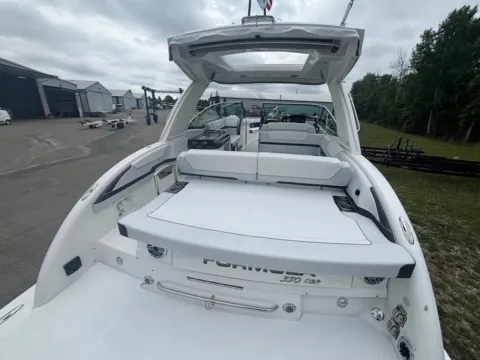 More photos of 2025 Formula 350 Crossover Bowrider at Dry Harbour Marine, MI