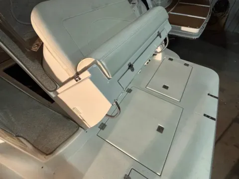 More photos of 2004 Cruisers 370 Express at Dry Harbour Marine, MI