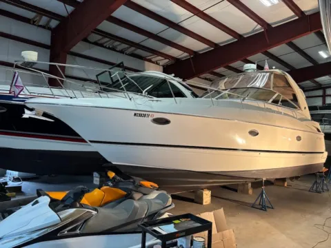 2004 Cruisers 370 Express for sale in Charlevoix, MI