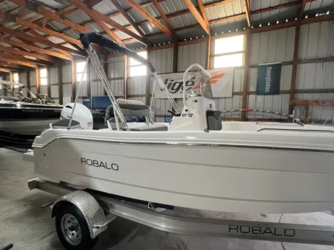 More photos of 2026 Robalo R160 at Dry Harbour Marine, MI