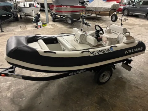 More photos of 2017 Williams Turbojet 325 at Dry Harbour Marine, MI