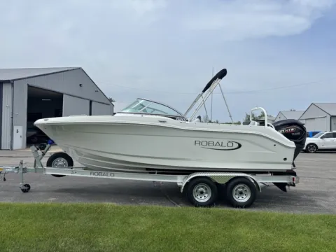 White 2026 Robalo R207 Dual Console for sale in Charlevoix, MI