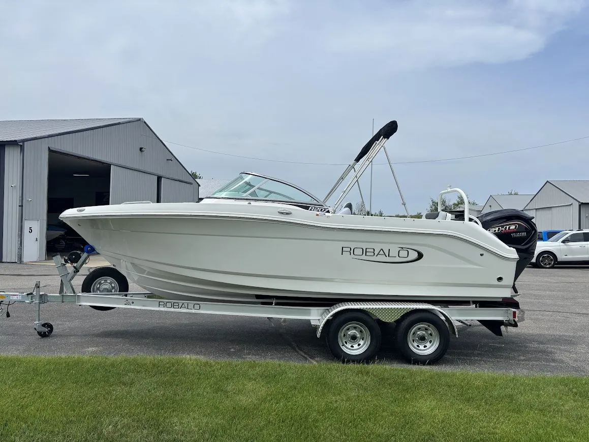 White 2026 Robalo R207 Dual Console for sale in Charlevoix, MI