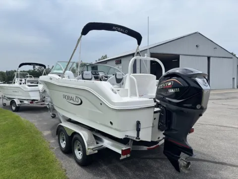 Photos of 2026 Robalo R207 Dual Console for sale in Charlevoix, MI at Dry Harbour Marine