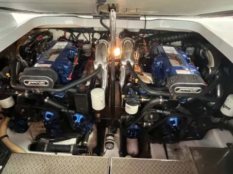 More photos of 2004 Formula 370 Sun Sport at Dry Harbour Marine, MI