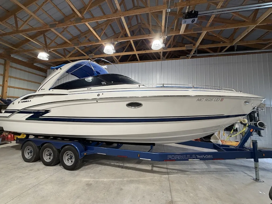 White 2018 Formula 310 Bowrider for sale in Charlevoix, MI
