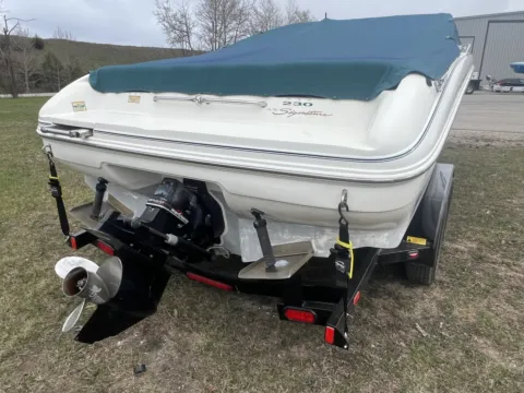 More photos of 1998 SEA RAY 230 OVERNIGHTER at Dry Harbour Marine, MI