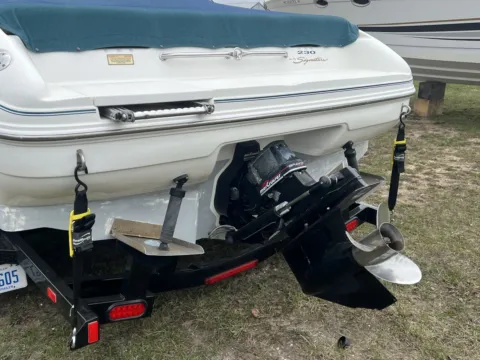 More photos of 1998 SEA RAY 230 OVERNIGHTER at Dry Harbour Marine, MI