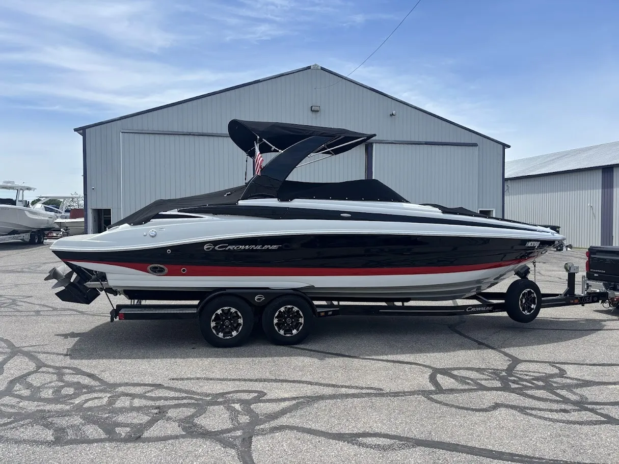Black 2018  Crownline 285 SS for sale in Charlevoix, MI