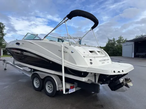 More photos of 2008 Sea Ray 260 Sundeck at Dry Harbour Marine, MI