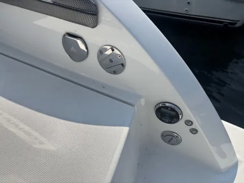 More photos of 2016 Formula 330 Crossover Bowrider at Dry Harbour Marine, MI